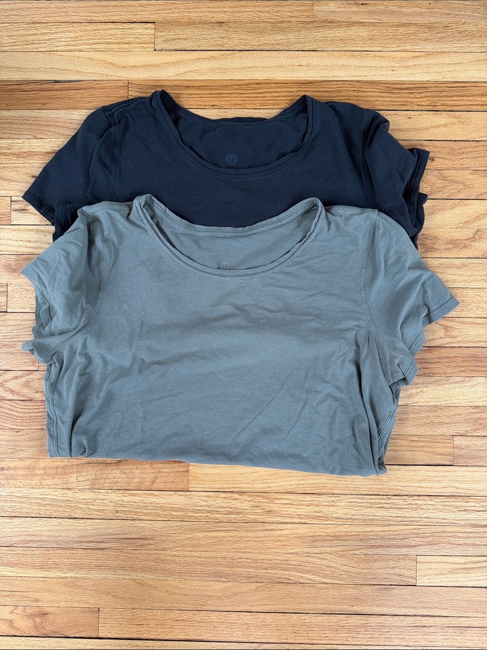 lululemon athletica Short Sleeve Tees - Black & Gray